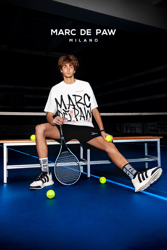 Oversized White 100% cotton T-shirt with Spray style logo